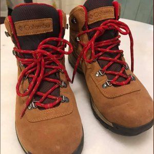Columbia Women's Newton Ridge Plus Waterproof Amped Hiking Shoe in Elk/Mountain
